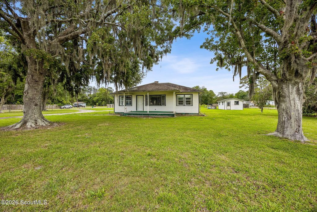 879 Charlie Smith Sr Highway, St. Marys, GA 31558