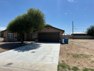 450 Plantation Drive, Clint, TX 79836