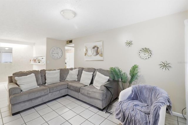931 W OAK RIDGE ROAD B, Orlando, FL 32809