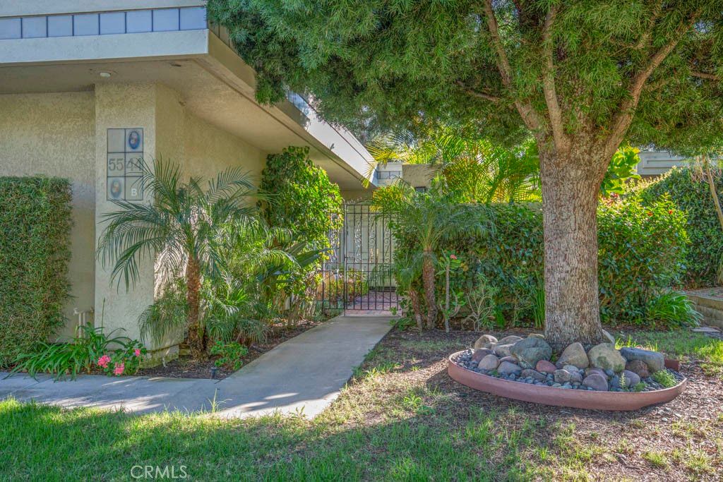 Image 2 of property listing at 5544 Rayo Del Sol B, Laguna Woods, CA 92637