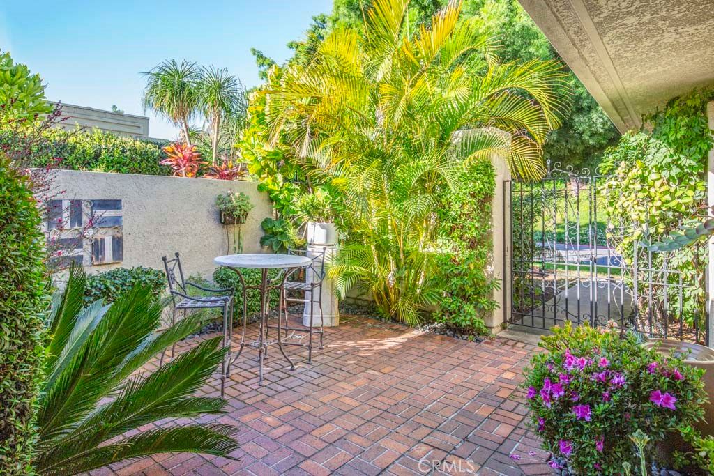 Image 3 of property listing at 5544 Rayo Del Sol B, Laguna Woods, CA 92637