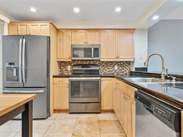 515 NE 38th St 10, Miami, FL 33137