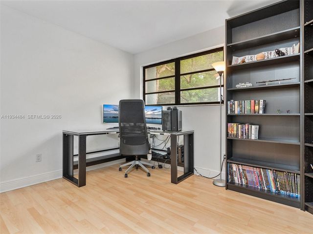 515 NE 38th St 10, Miami, FL 33137