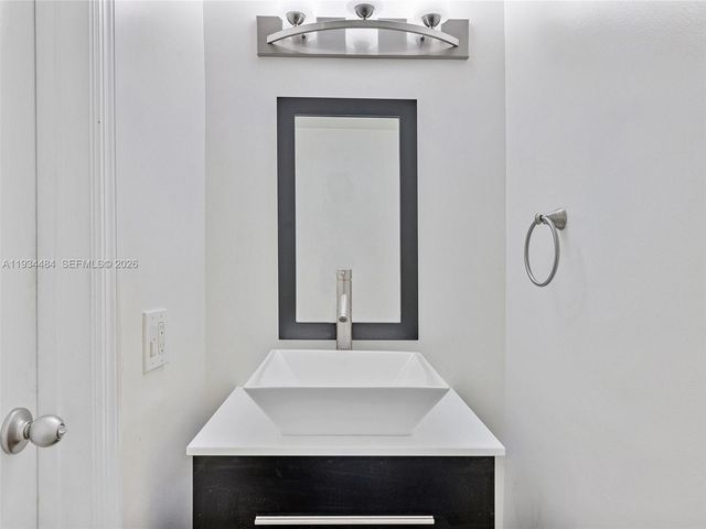 515 NE 38th St 10, Miami, FL 33137