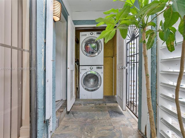 515 NE 38th St 10, Miami, FL 33137