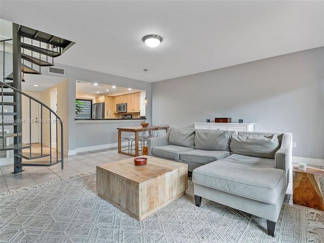 515 NE 38th St 10, Miami, FL 33137