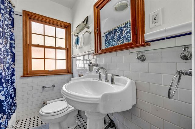 18428 Winslow Road, Shaker Heights, OH 44122