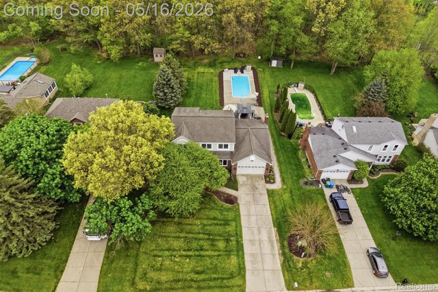 8876 Wintercove Drive, Commerce Charter Township, MI 48382