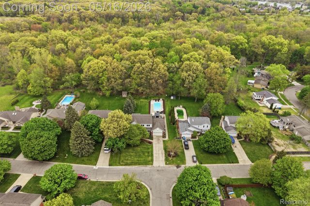 8876 Wintercove Drive, Commerce Charter Township, MI 48382