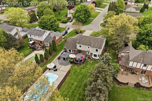 8876 Wintercove Drive, Commerce Charter Township, MI 48382