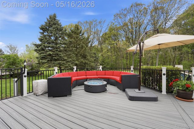 8876 Wintercove Drive, Commerce Charter Township, MI 48382