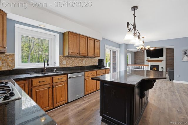 8876 Wintercove Drive, Commerce Charter Township, MI 48382