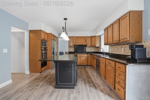 8876 Wintercove Drive, Commerce Charter Township, MI 48382
