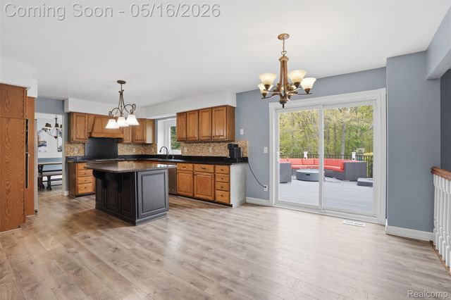 8876 Wintercove Drive, Commerce Charter Township, MI 48382