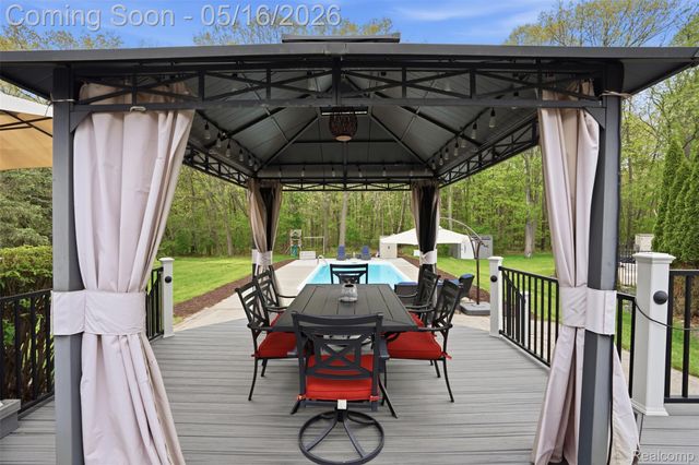 8876 Wintercove Drive, Commerce Charter Township, MI 48382