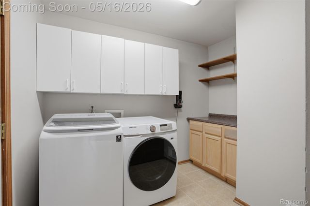 8876 Wintercove Drive, Commerce Charter Township, MI 48382