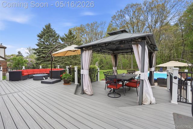 8876 Wintercove Drive, Commerce Charter Township, MI 48382