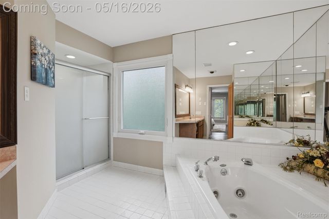8876 Wintercove Drive, Commerce Charter Township, MI 48382