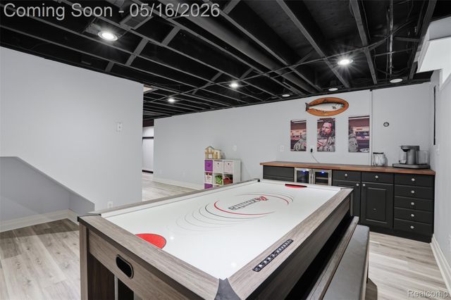 8876 Wintercove Drive, Commerce Charter Township, MI 48382