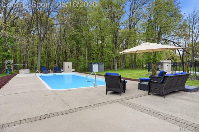 8876 Wintercove Drive, Commerce Charter Township, MI 48382