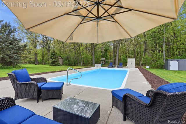 8876 Wintercove Drive, Commerce Charter Township, MI 48382