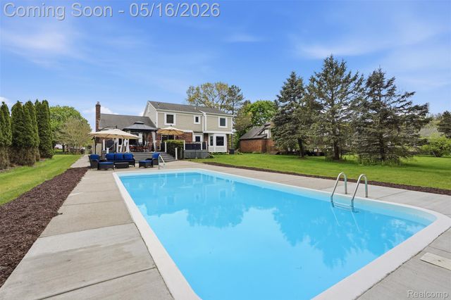 8876 Wintercove Drive, Commerce Charter Township, MI 48382