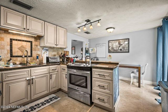 779 PERRYMAN Lane E, Jacksonville, FL 32221