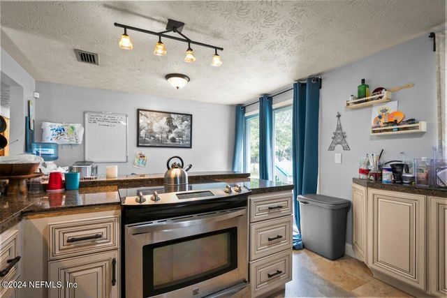 779 PERRYMAN Lane E, Jacksonville, FL 32221