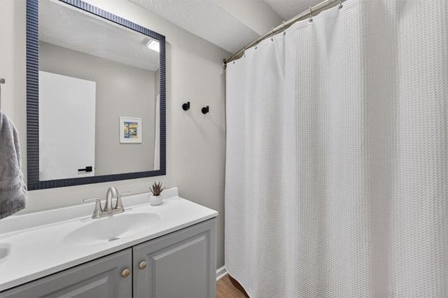 12404 S Seminole Drive, Olathe, KS 66062
