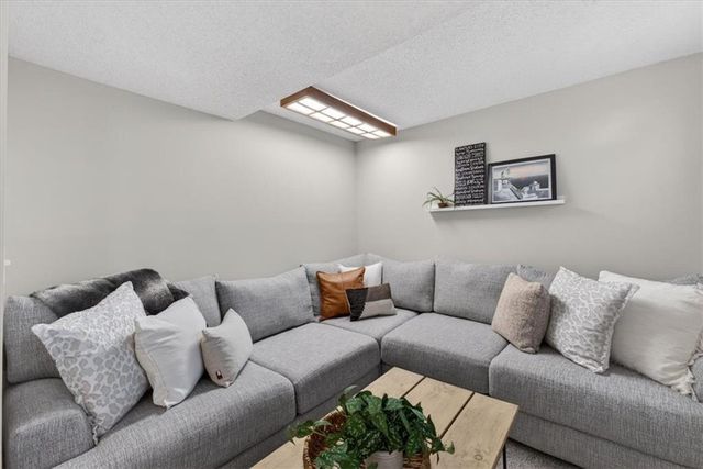 12404 S Seminole Drive, Olathe, KS 66062