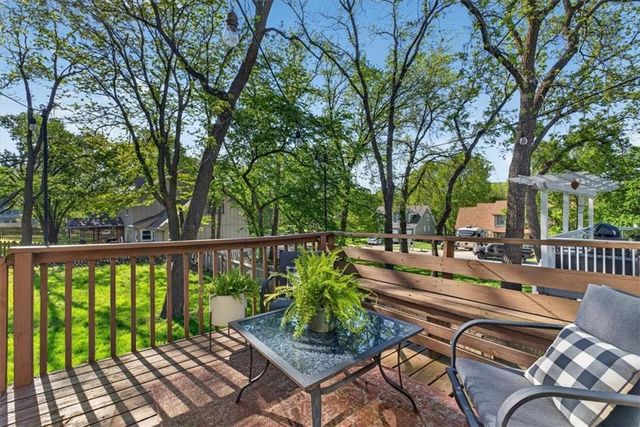 12404 S Seminole Drive, Olathe, KS 66062