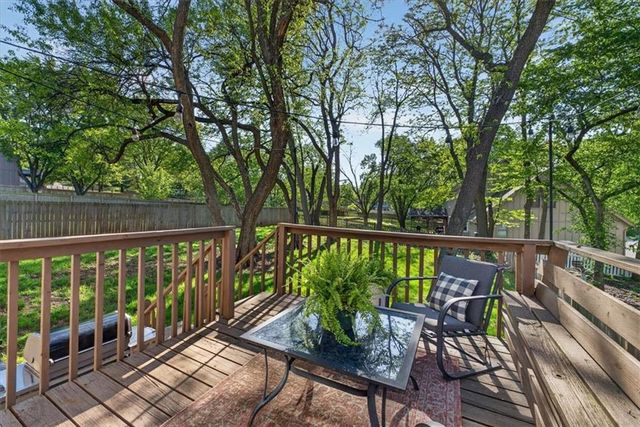 12404 S Seminole Drive, Olathe, KS 66062