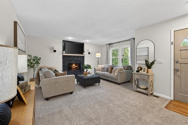 12404 S Seminole Drive, Olathe, KS 66062