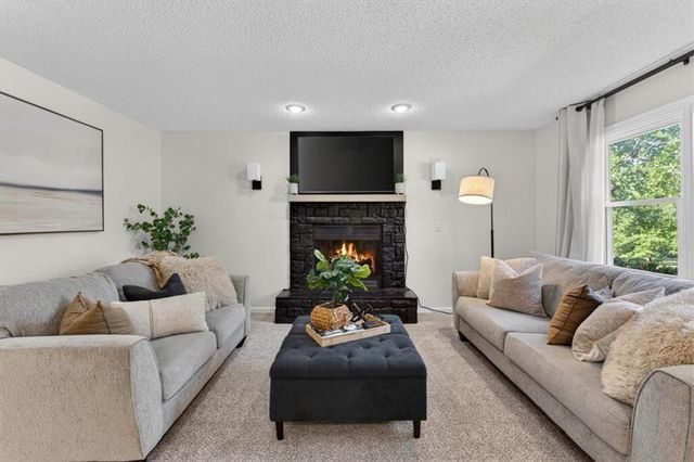 12404 S Seminole Drive, Olathe, KS 66062
