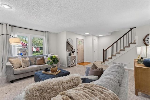 12404 S Seminole Drive, Olathe, KS 66062