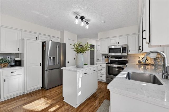 12404 S Seminole Drive, Olathe, KS 66062
