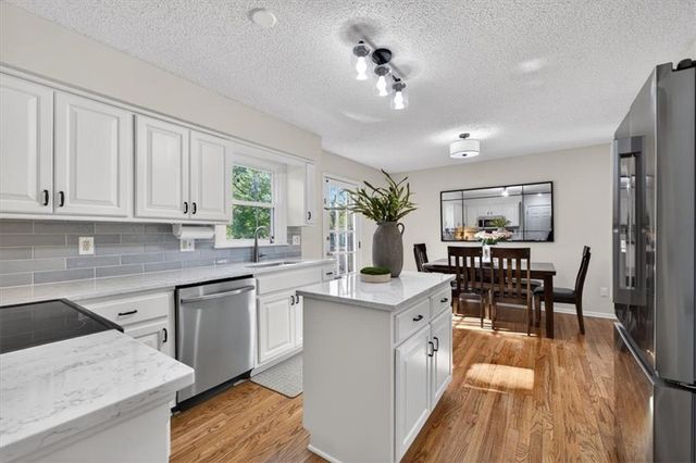 12404 S Seminole Drive, Olathe, KS 66062
