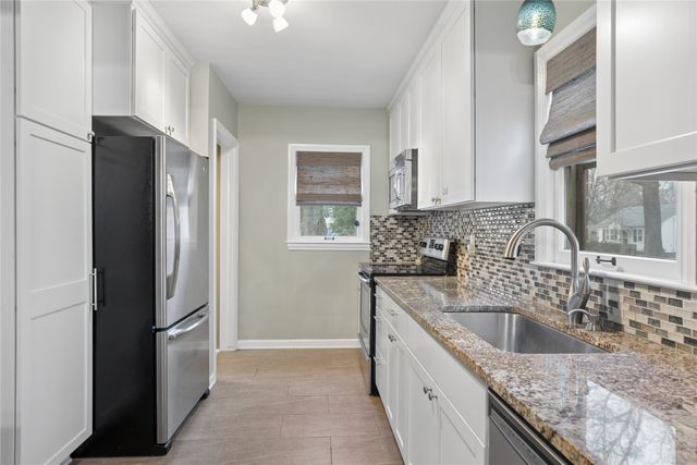 4338 Franklin Avenue, Des Moines, IA 50310