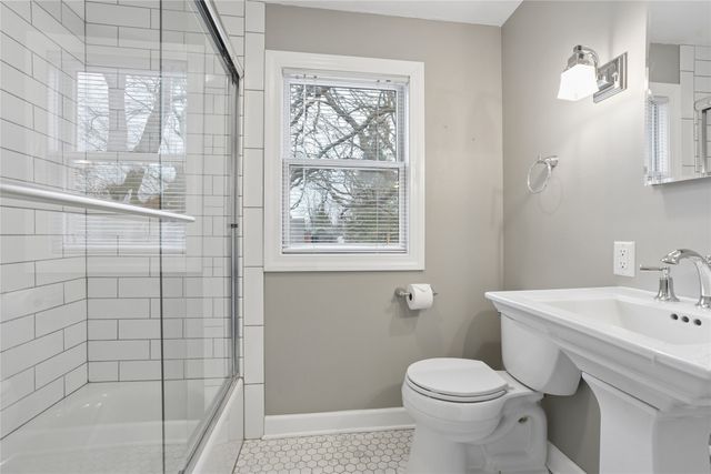 4338 Franklin Avenue, Des Moines, IA 50310