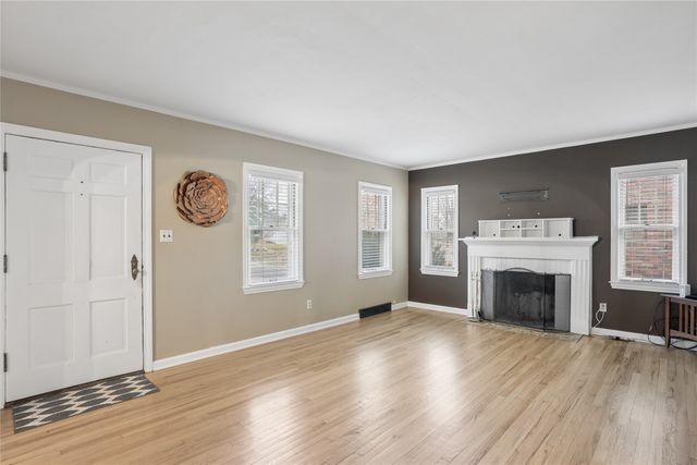 4338 Franklin Avenue, Des Moines, IA 50310