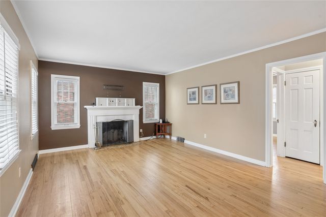 4338 Franklin Avenue, Des Moines, IA 50310