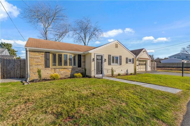 23 Columbus Avenue, Johnston, RI 02919