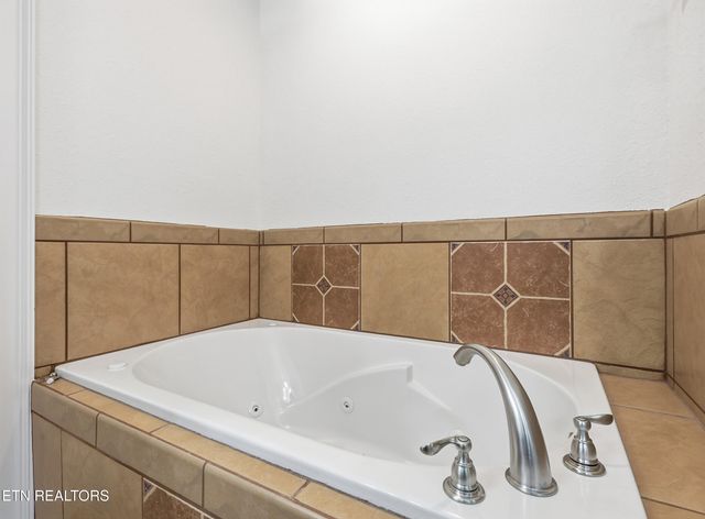 2017 Emma Lane, Maryville, TN 37803