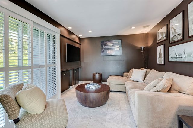 111 Ocean Avenue, Newport, RI 02840