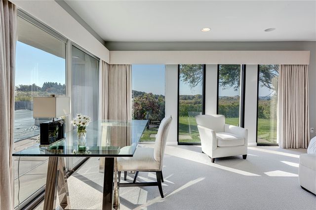 111 Ocean Avenue, Newport, RI 02840