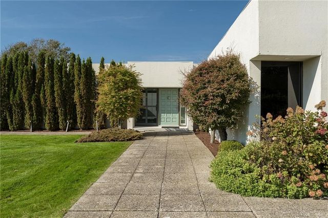 111 Ocean Avenue, Newport, RI 02840