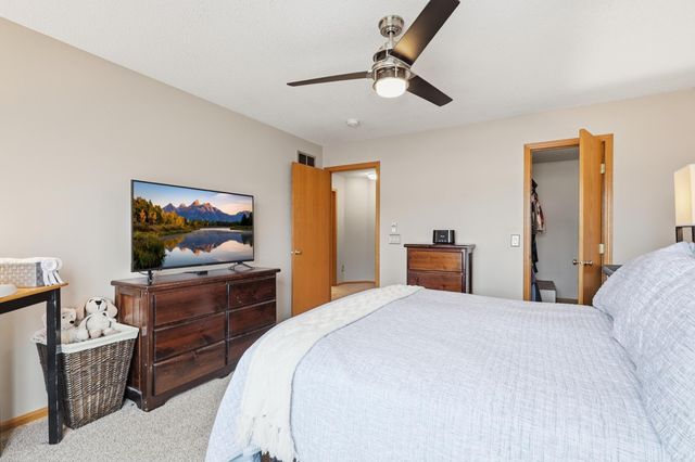 1805 Southcross Drive W 2706, Burnsville, MN 55306