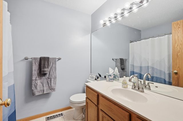 1805 Southcross Drive W 2706, Burnsville, MN 55306