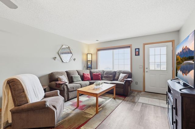 1805 Southcross Drive W 2706, Burnsville, MN 55306