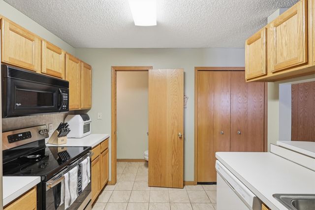 1805 Southcross Drive W 2706, Burnsville, MN 55306